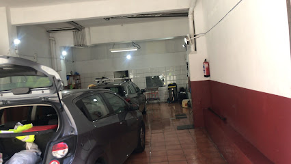 Foto Garbiauto lavado de coches a mano