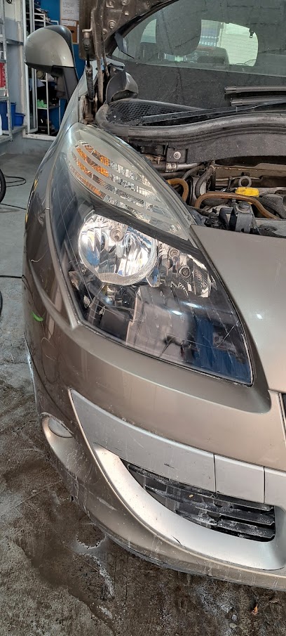 Foto Fast&Clean-CarWash&Detailing Service/Lavadero de coche a mano y Detallado