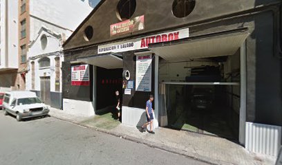 Foto Taller de reparación y lavado de coches